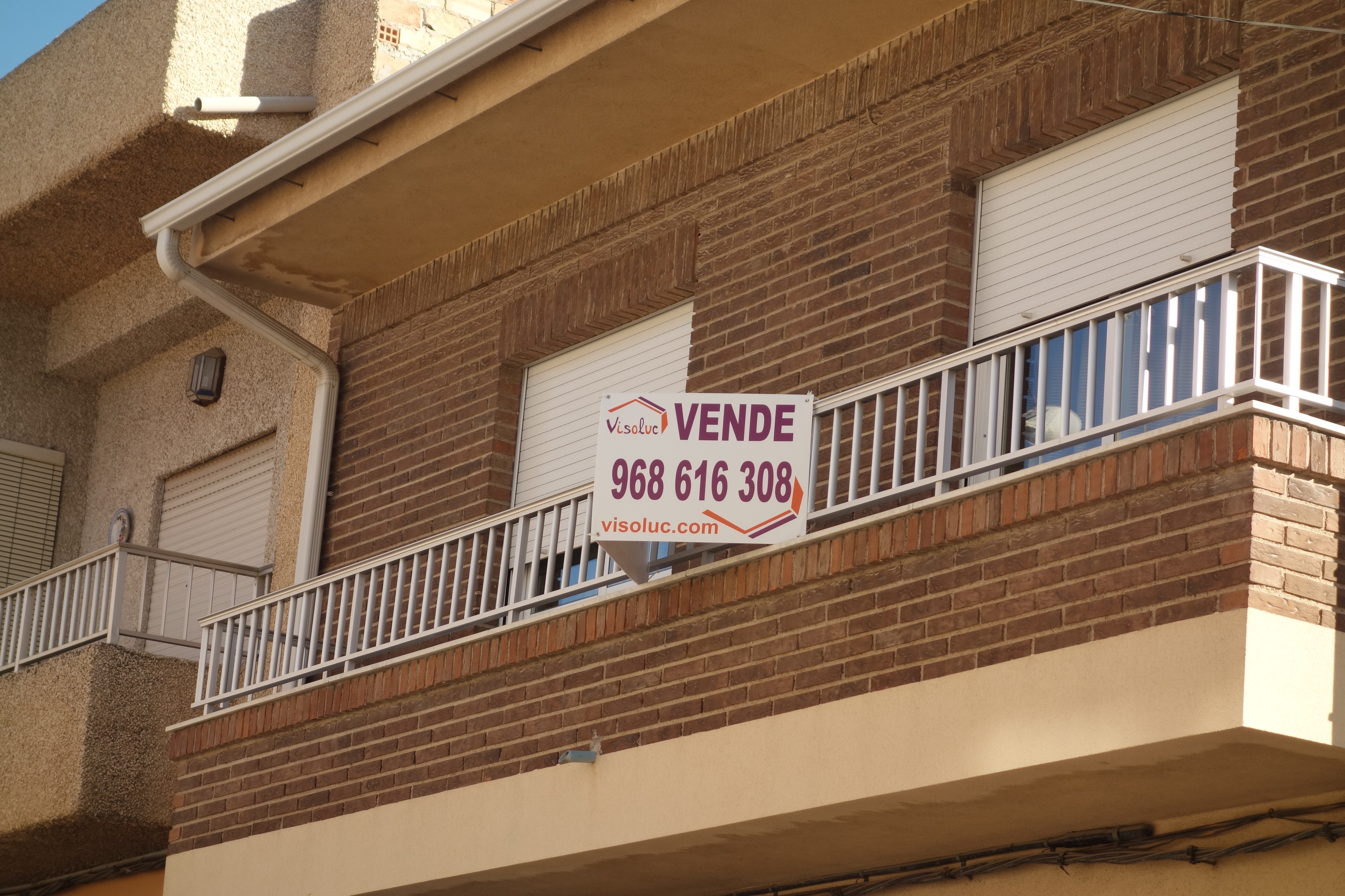 Vivienda con bajo comercial 968 616 308